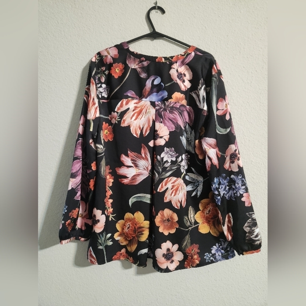 J. Crew Women’s Open V-neck top in midnight dutch floral size small - Picture 6 of 6